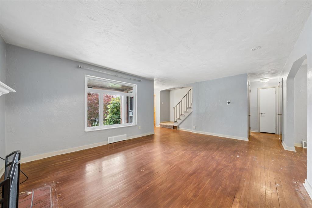 610 Cascade Road Pittsburgh, PA 15221 - Photo 8 of 11