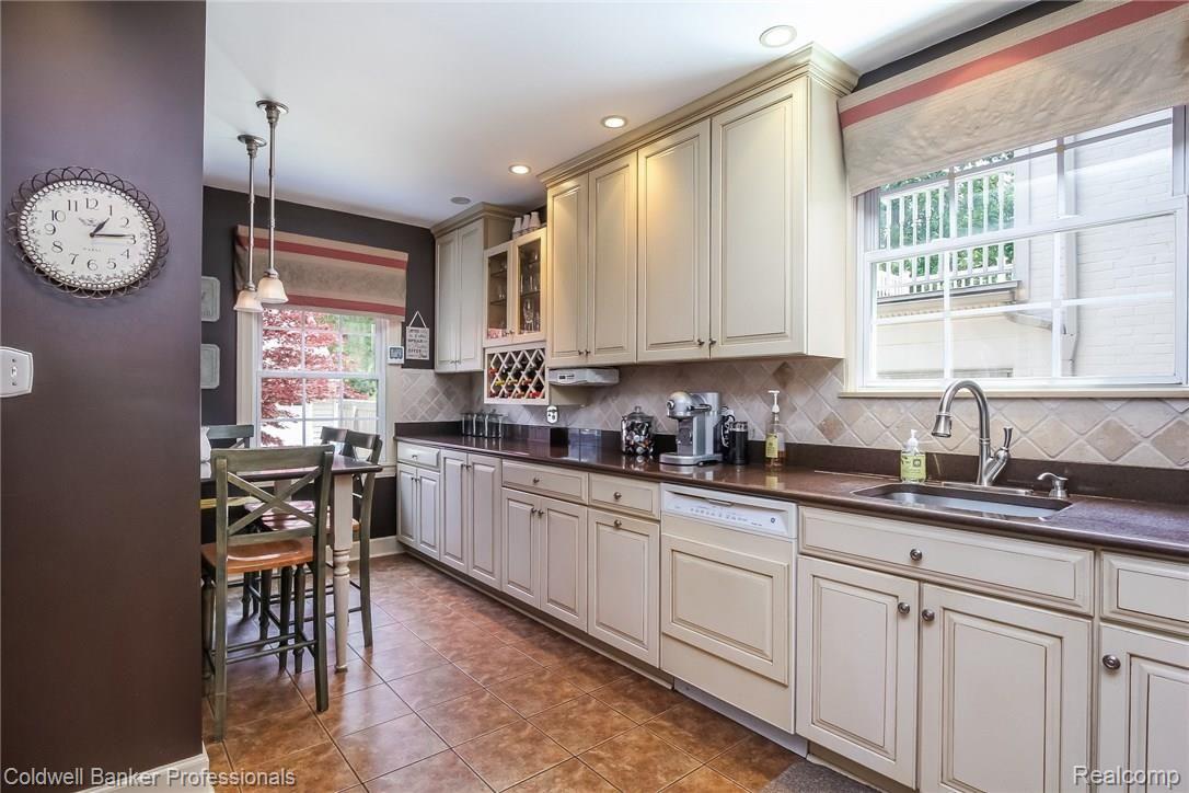 316 Merriweather Road Grosse Pointe, MI 48236 - Photo 12 of 46 016-Kitchen-5853493-medium.jpg