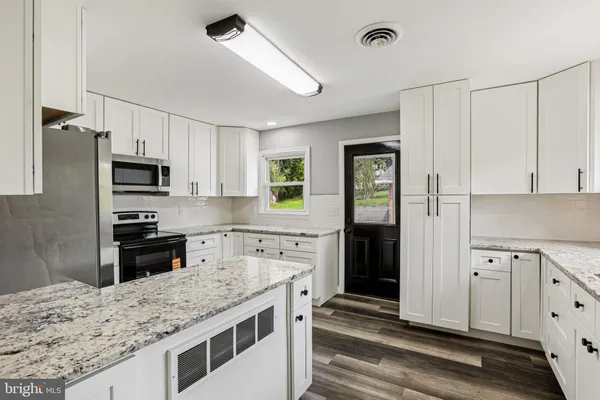 $899,900 | 15474 Roxbury Road, Glenwood, MD 21738