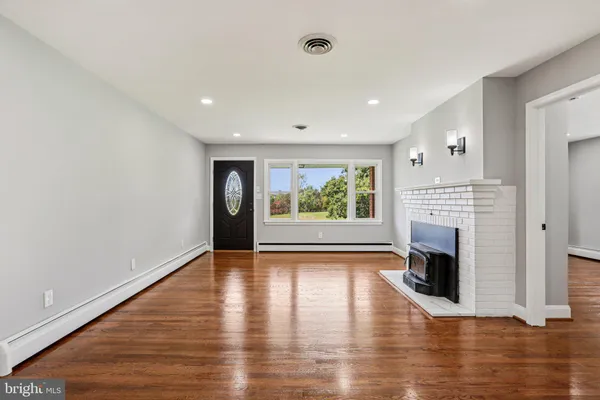 $899,900 | 15474 Roxbury Road, Glenwood, MD 21738