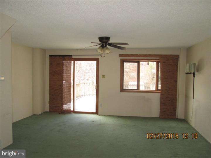 3122 Birch Road Philadelphia, PA 19154 - Photo 5 of 11 Living Room
