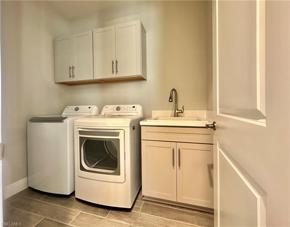 4580 Centaurus Circle Naples, FL 34120 - Photo 4 of 25 a utility room with dryer and washer
