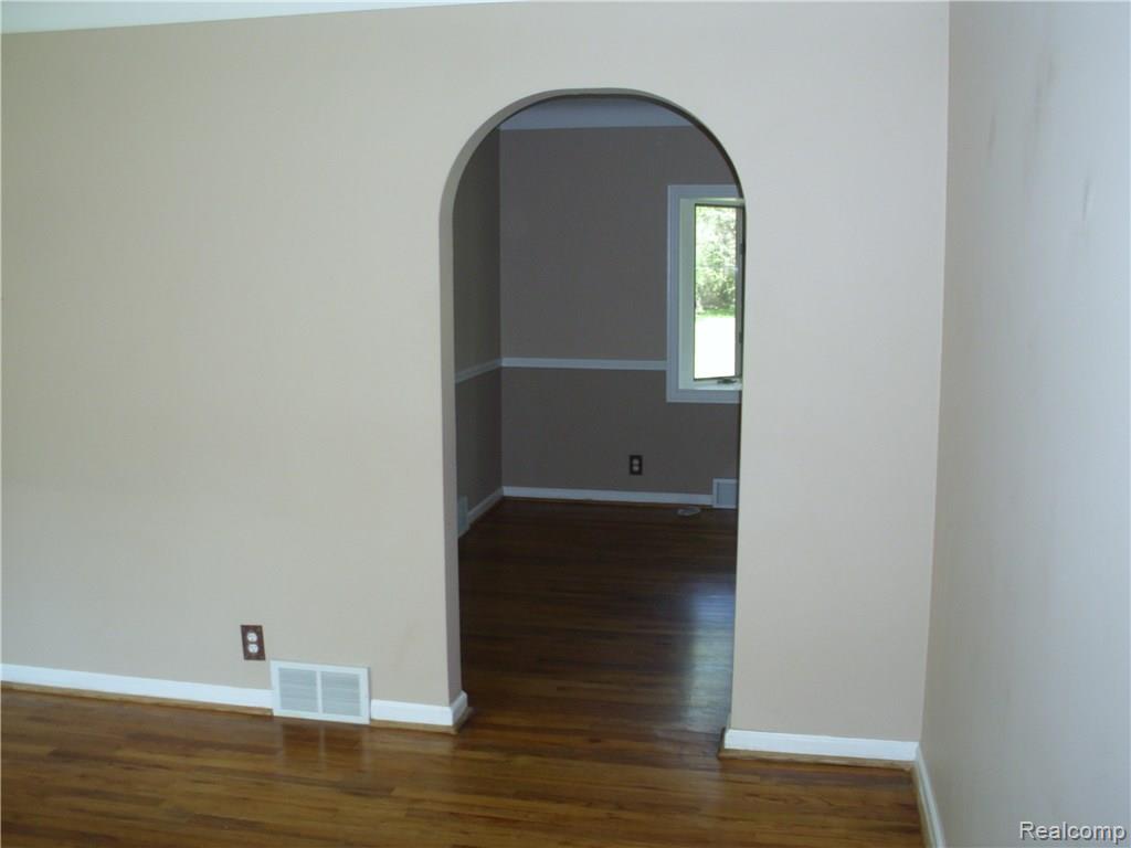 201 Barrington Road Bloomfield Hills, MI 48302 - Photo 12 of 37