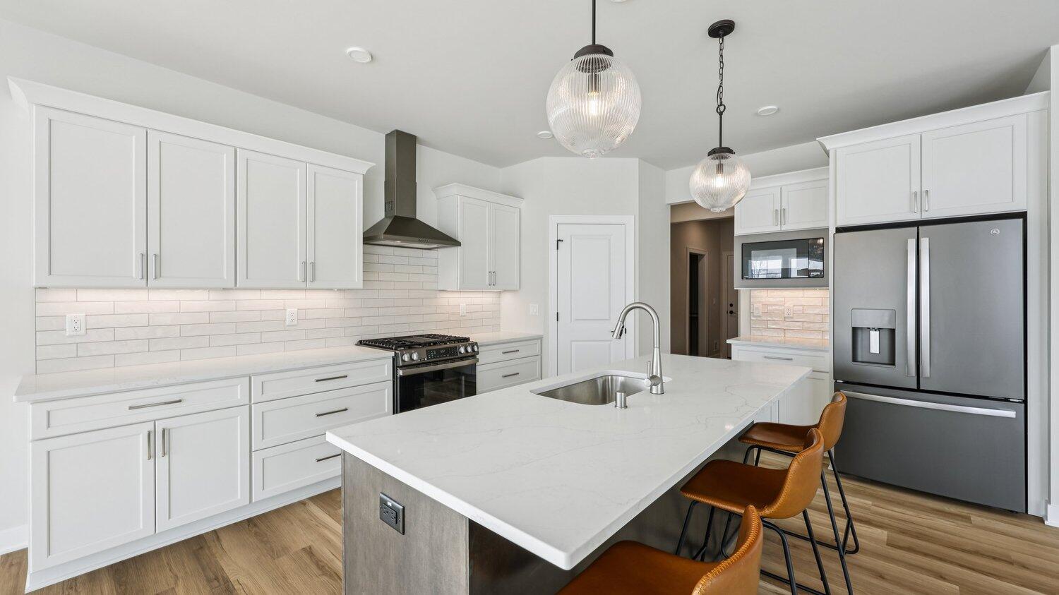 W221-n4564 W221-n4564 Timber Court, Unit LT175 Pewaukee, WI 53072 - Photo 5 of 17 Kitchen