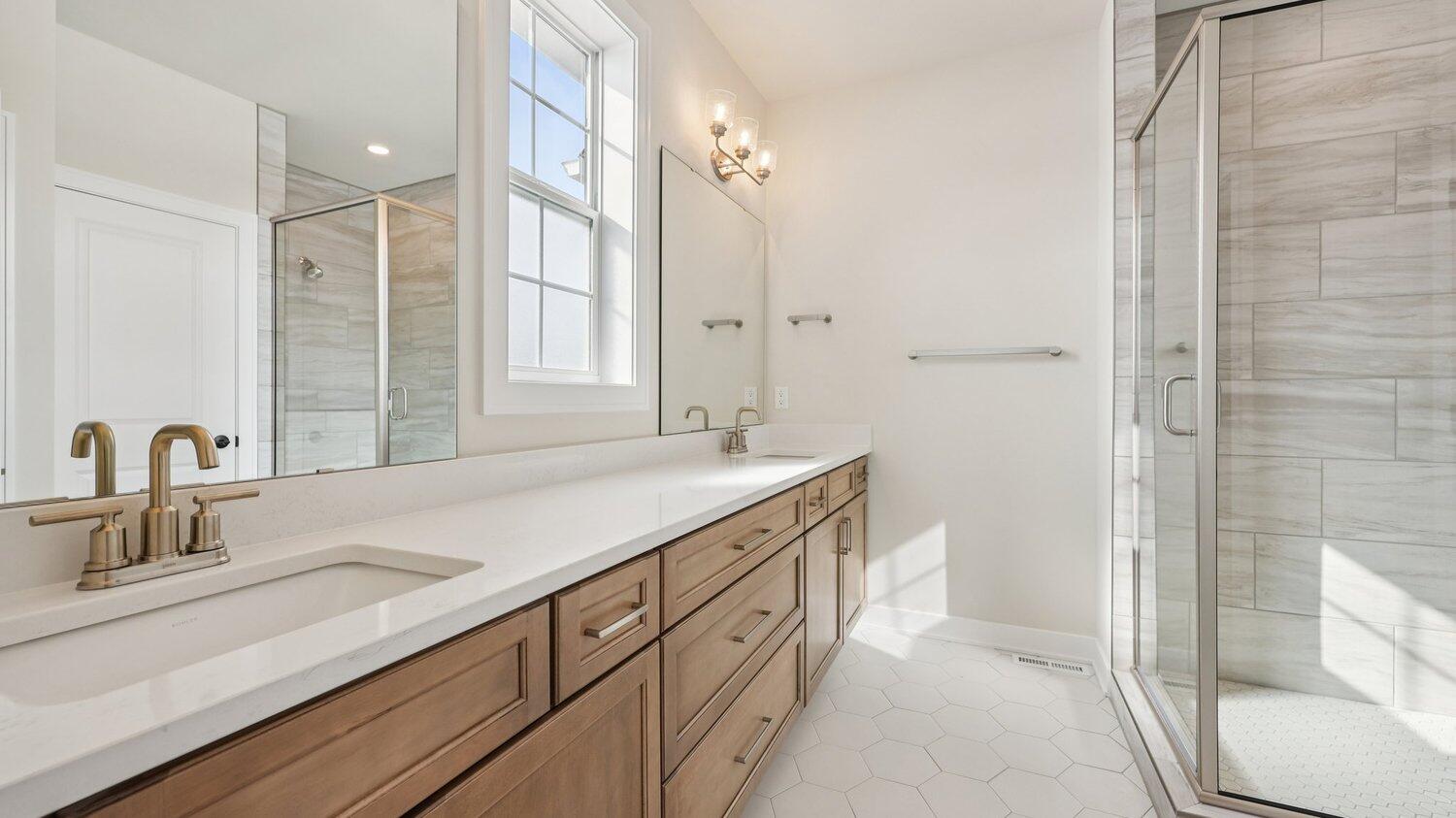 W221-n4564 W221-n4564 Timber Court, Unit LT175 Pewaukee, WI 53072 - Photo 8 of 17 Primary Bath