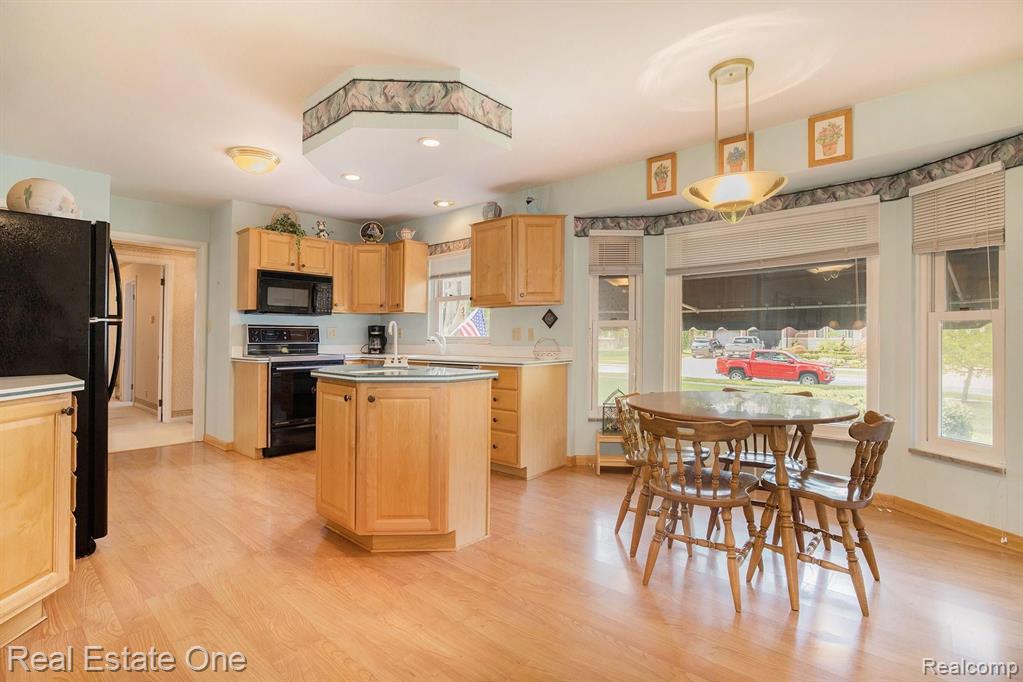 711 Ridgemont Avenue Dearborn, MI 48124 - Photo 17 of 47