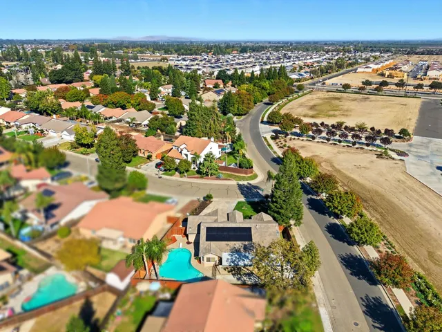 $465,000 | 2431 South Cedar Court, Visalia, CA 93292