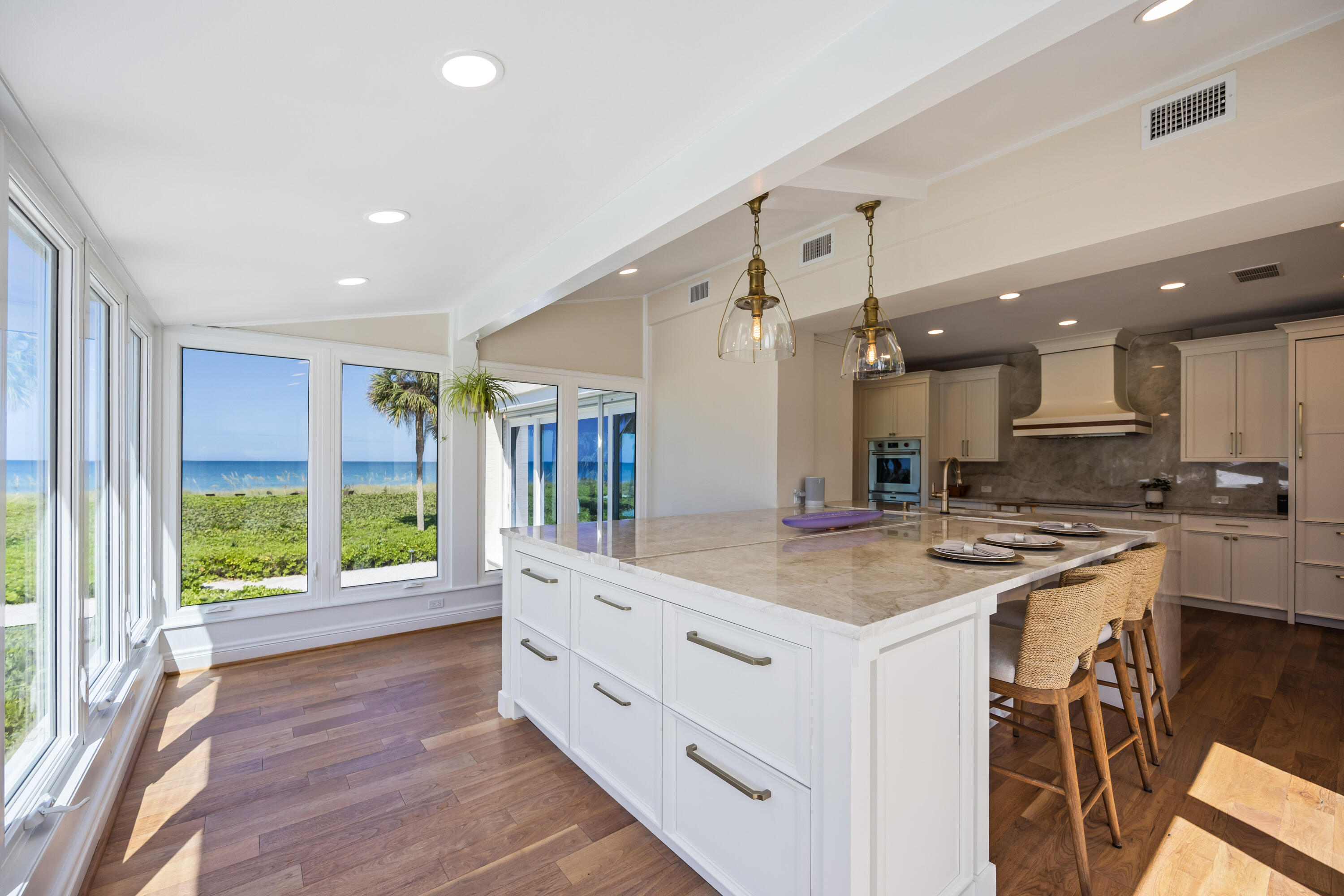 8218 Sanderling Road Sarasota, FL 34242 - Photo 12 of 99 SOTA0447