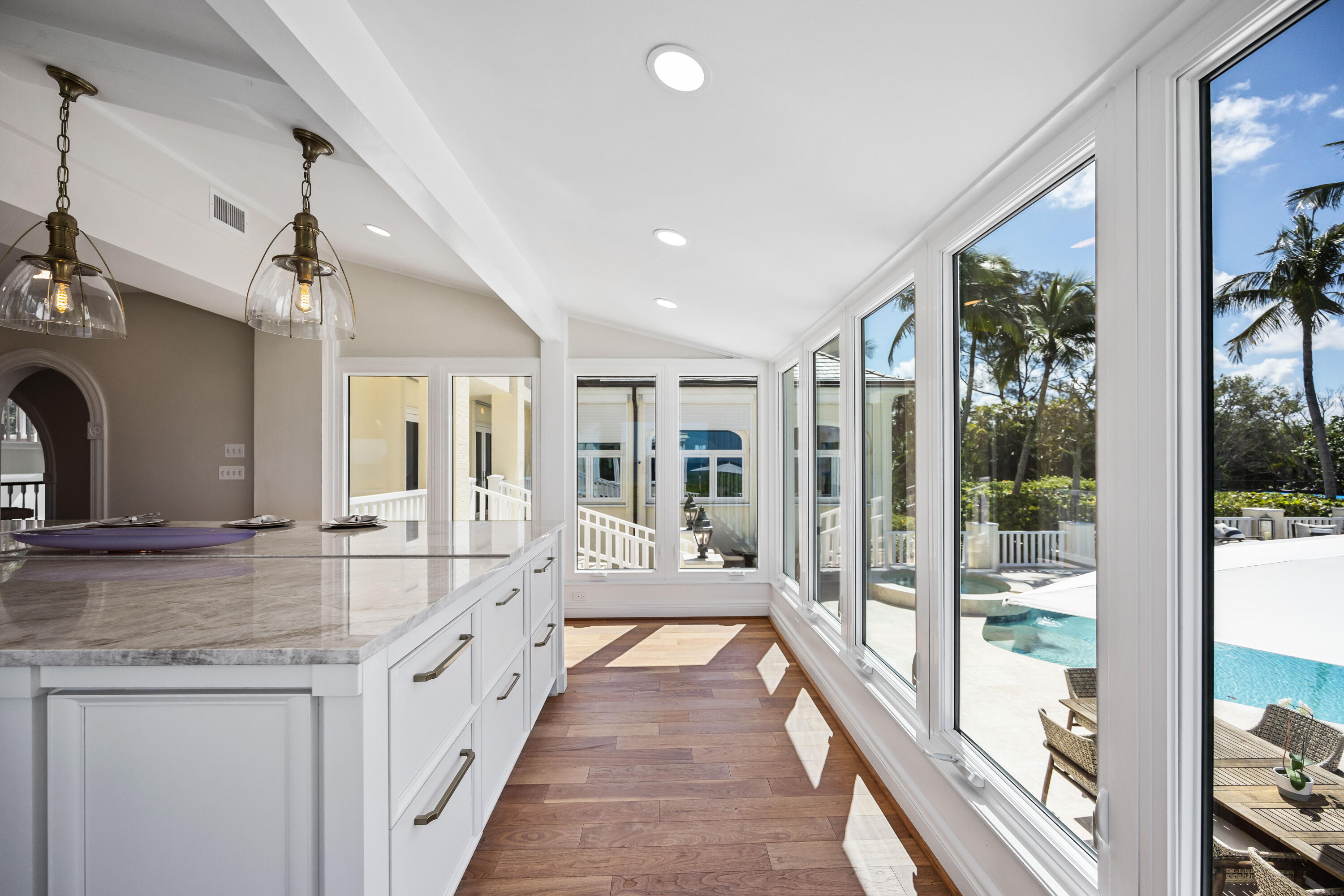 8218 Sanderling Road Sarasota, FL 34242 - Photo 16 of 99 SOTA0463