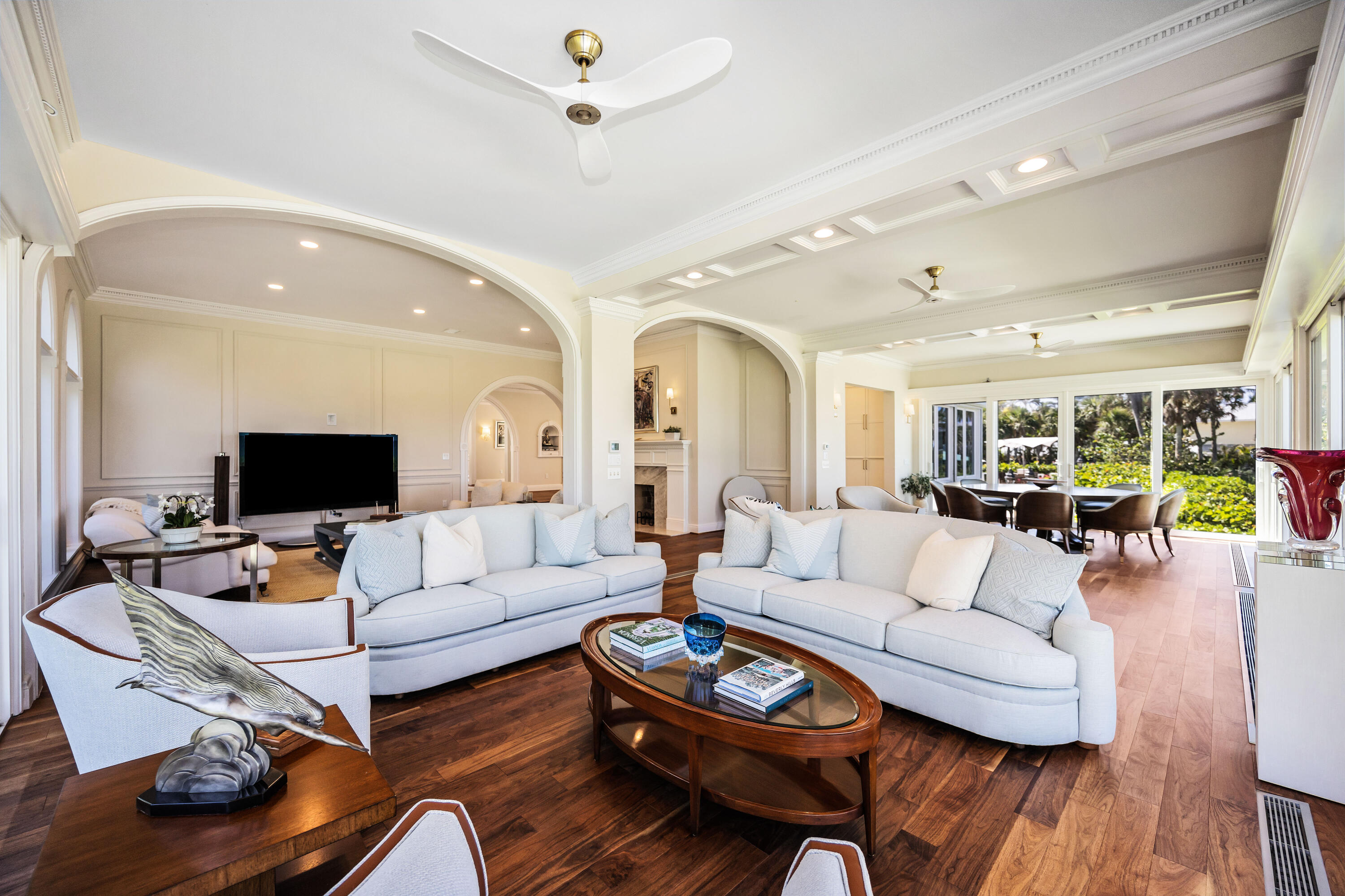 8218 Sanderling Road Sarasota, FL 34242 - Photo 10 of 99 SOTA0276