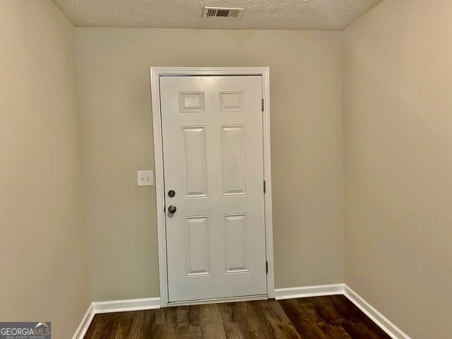 646 Lakes Circle Lithonia, GA 30058 - Photo 3 of 32 a view of small space