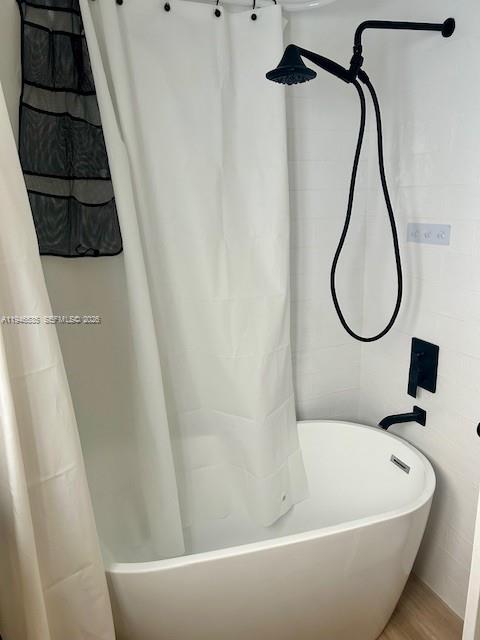 1924 Southeast 11th Street Homestead, FL 33035 - Photo 4 of 21 a bathroom with a bathtub