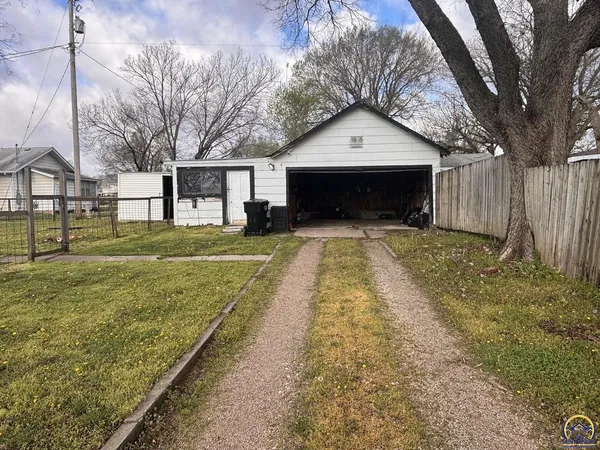 $179,900 | 333 South Pine Street, Cottonwood Falls, KS 66845
