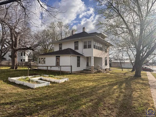 $179,900 | 333 South Pine Street, Cottonwood Falls, KS 66845