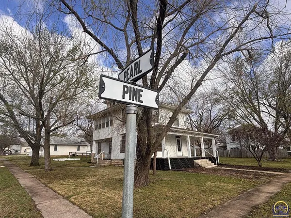 $179,900 | 333 South Pine Street, Cottonwood Falls, KS 66845