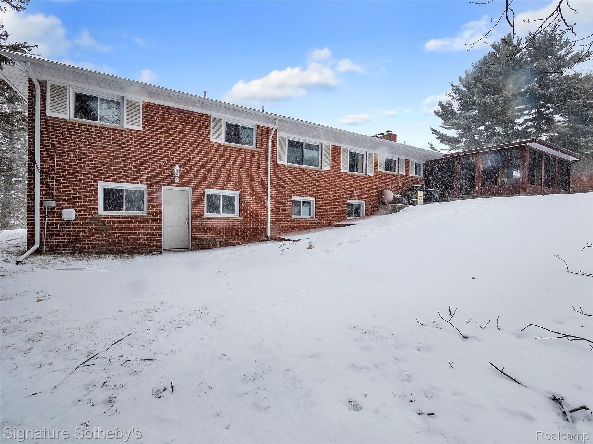 6700 Meadowlake Road Bloomfield Hills, MI 48301 - Photo 54 of 58 54-6700-Meadowlake-Rd-WindowStill-Real-Estate-Photgraphy-53.jpg