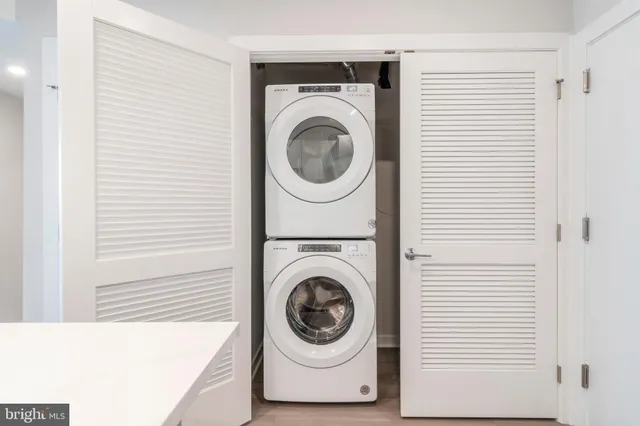 a view of a bedroom with washer and dryer
