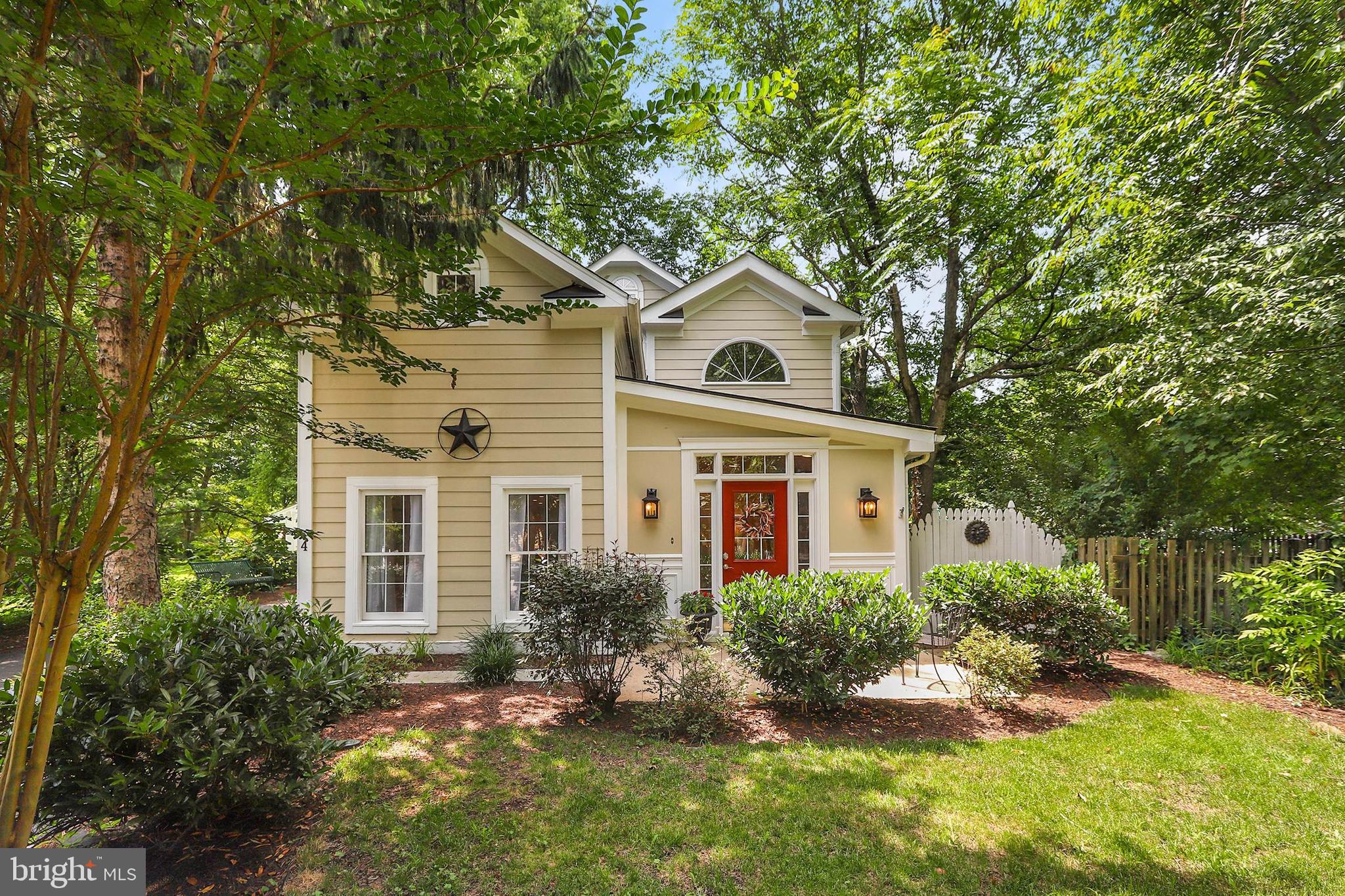 4 High Street Round Hill, VA 20141 - Photo 2 of 51 a front view of a house with a yard and trees