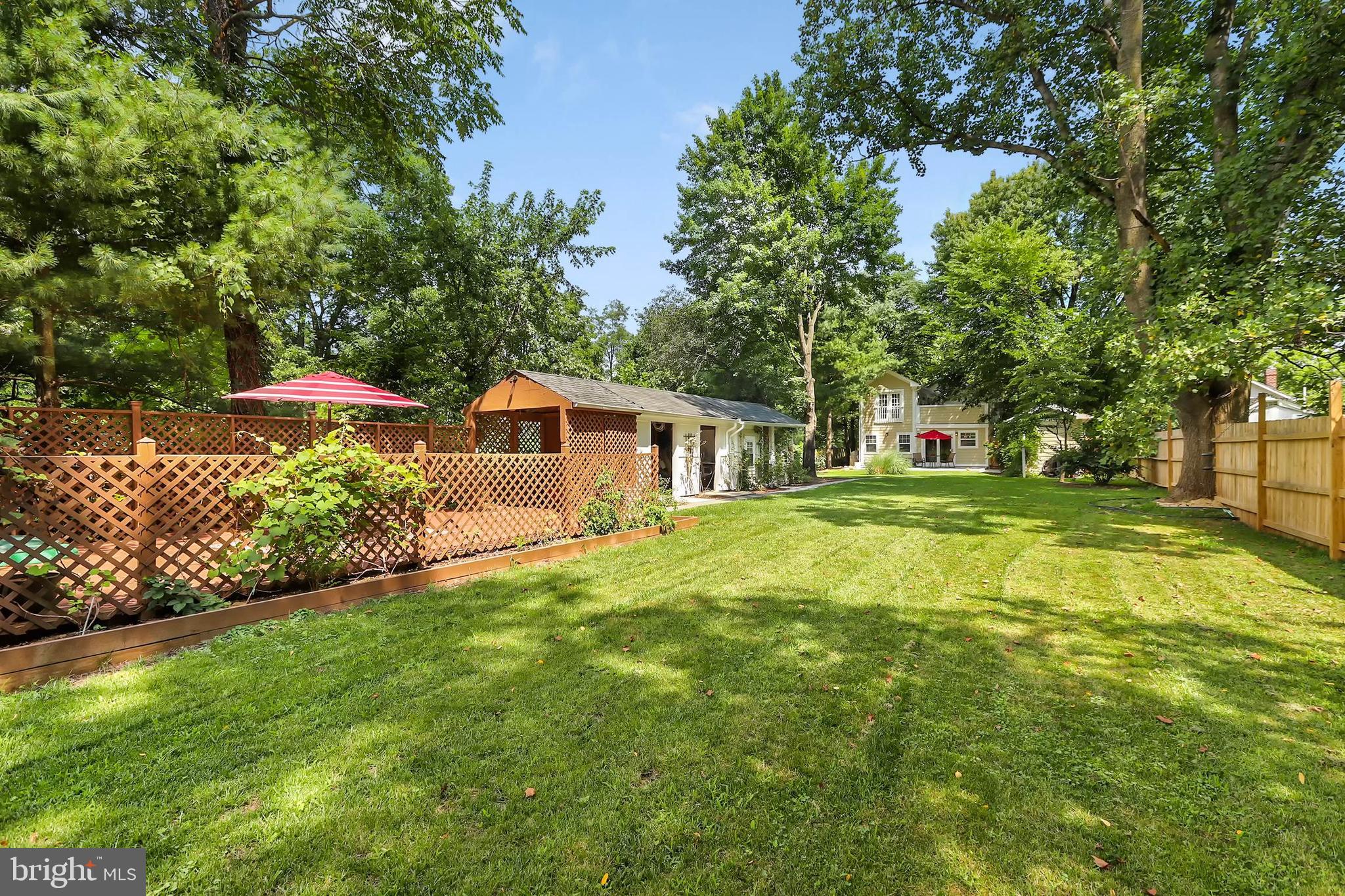 4 High Street Round Hill, VA 20141 - Photo 43 of 51 a front view of house with yard and green space