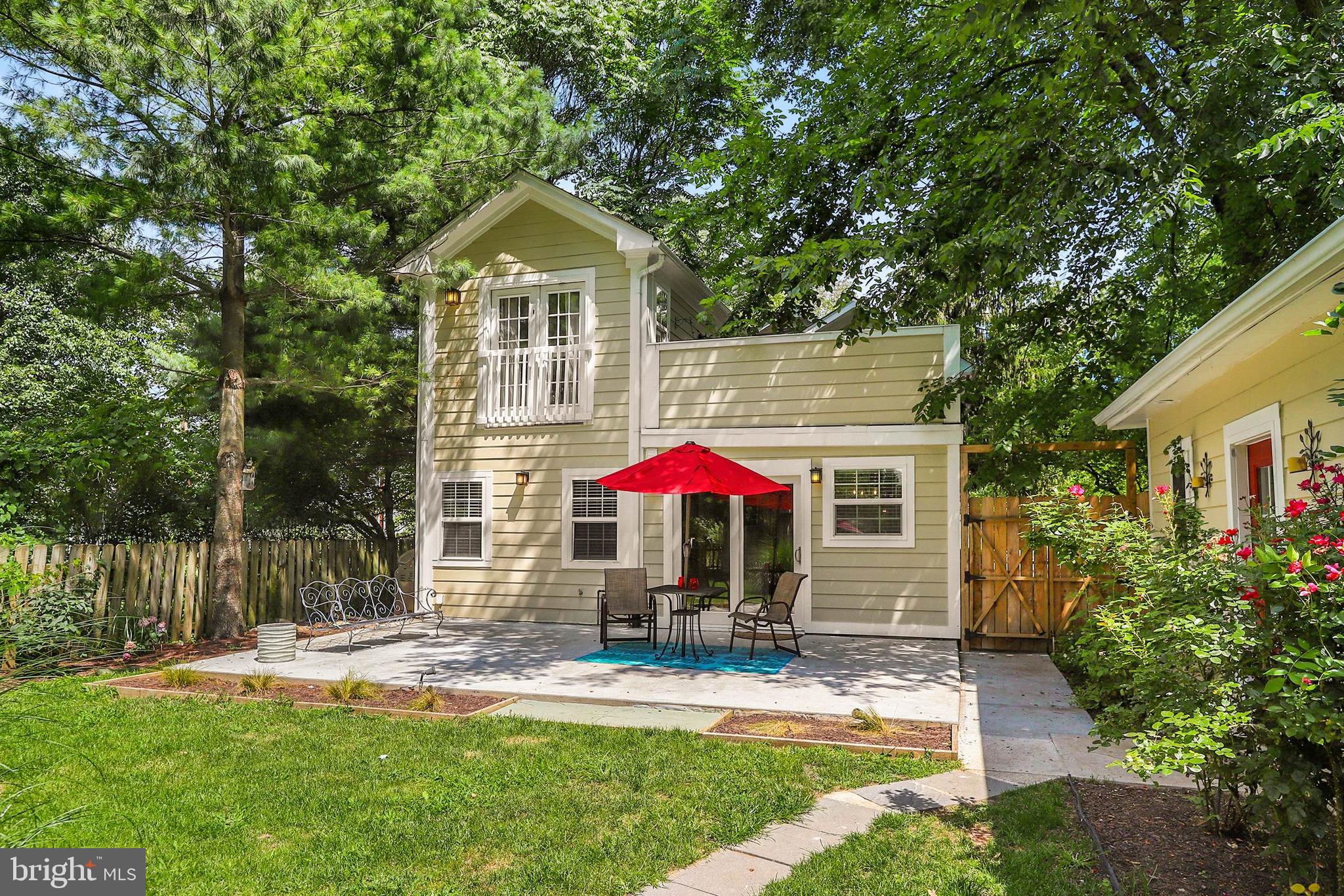 4 High Street Round Hill, VA 20141 - Photo 48 of 51 a front view of a house with yard and green space