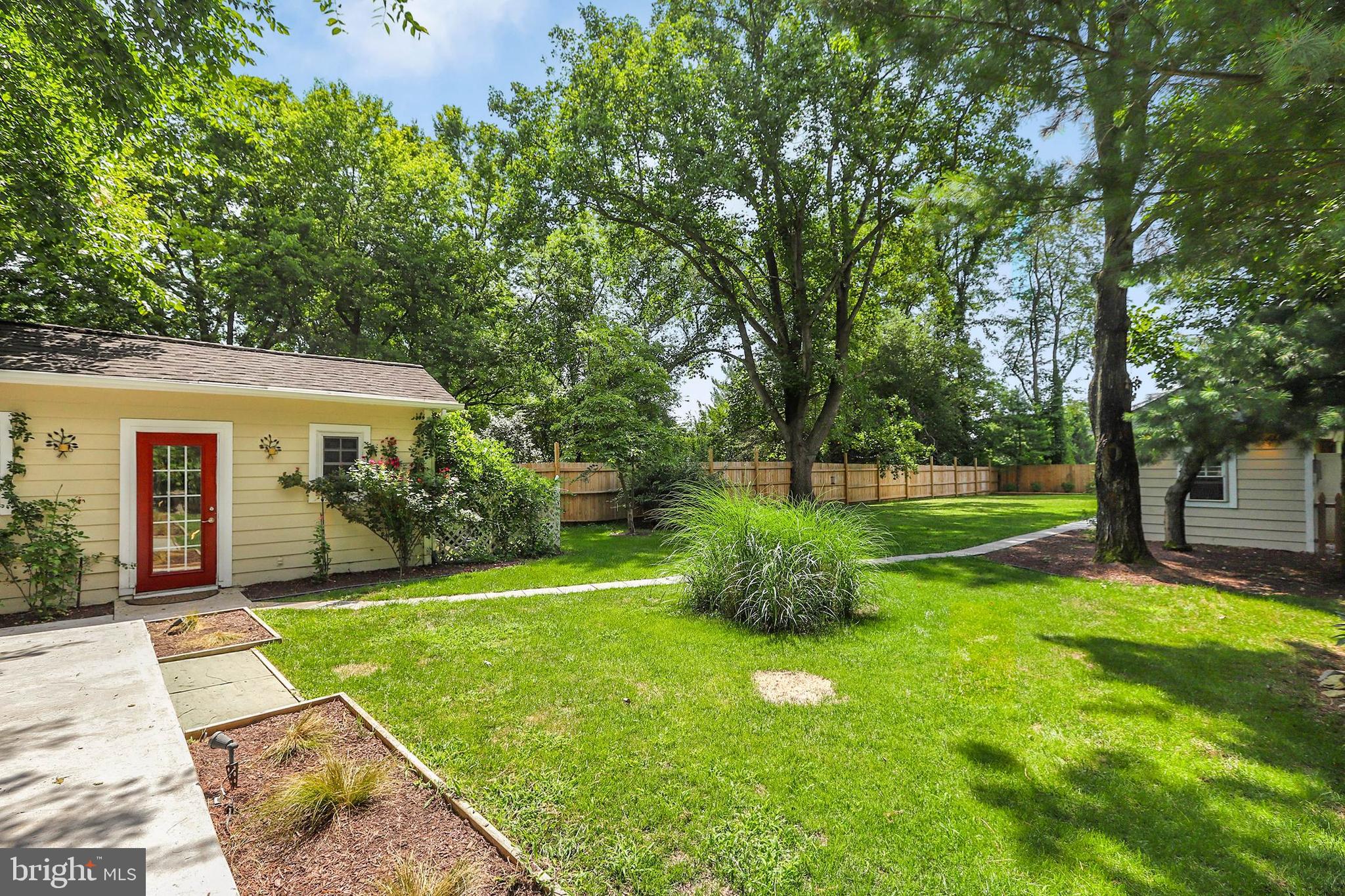4 High Street Round Hill, VA 20141 - Photo 50 of 51 a view of a backyard with a garden