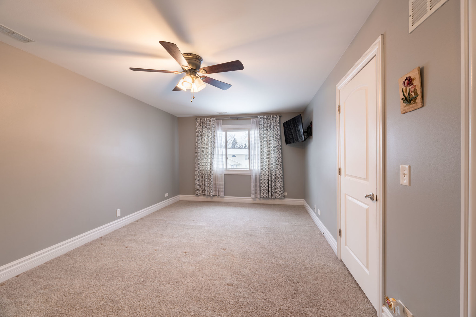 751 Garth Road Wheeling, IL 60090 - Photo 11 of 29