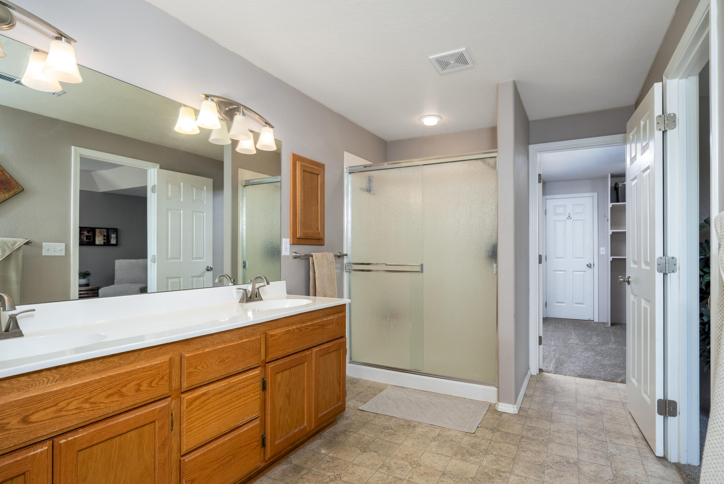 2928 Flint Ridge Avenue Medford, OR 97504 - Photo 11 of 33