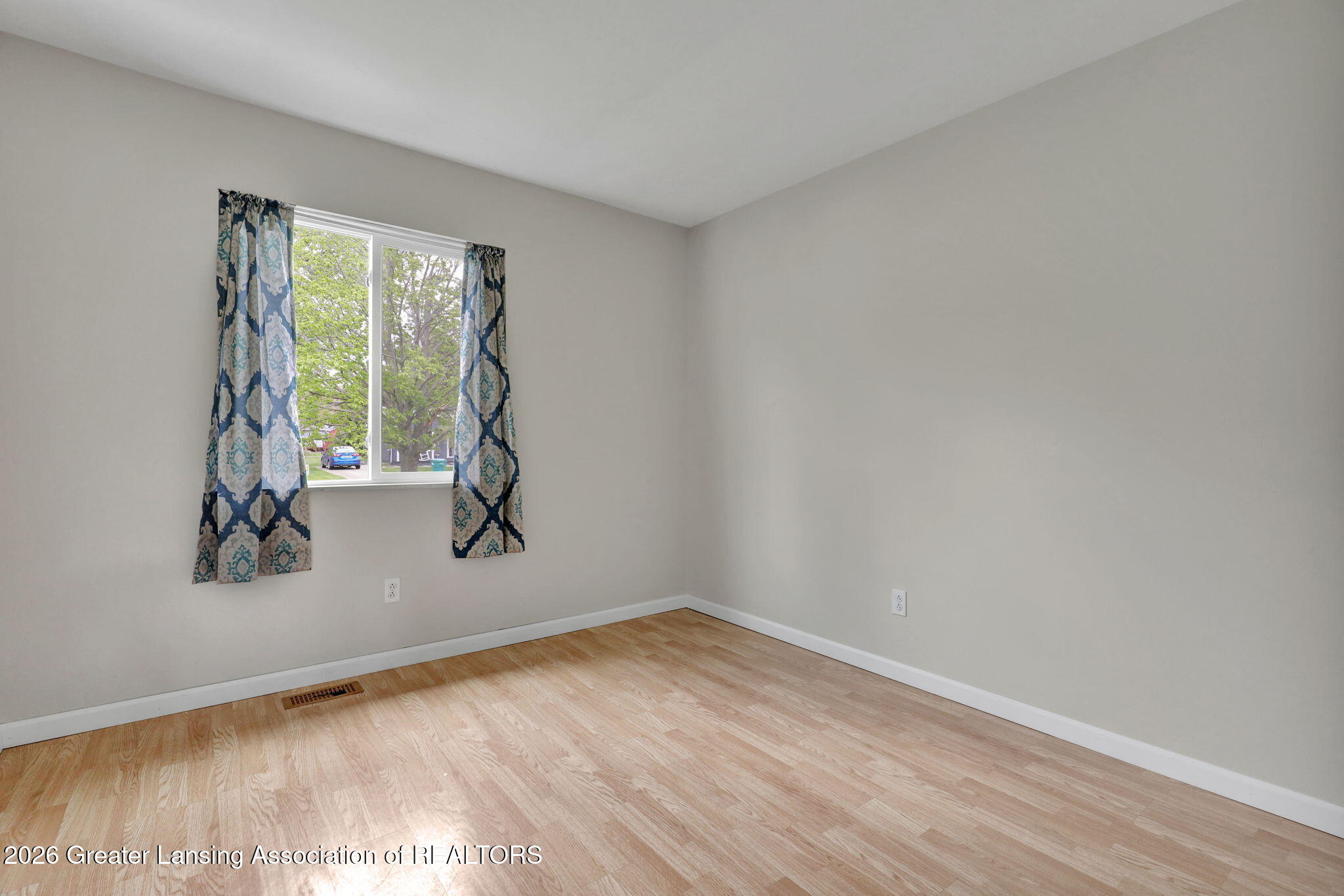 323 Scarlett Oak Lane Perry, MI 48872 - Photo 17 of 27