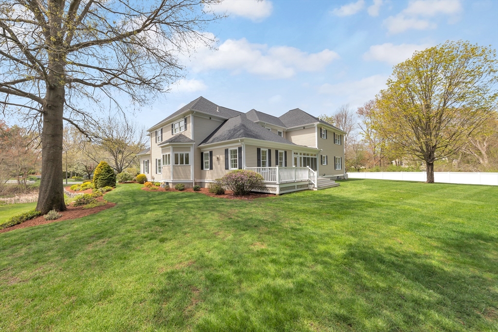 17 Sanderson Road Lexington, MA 02420 - Photo 4 of 41 Gallery Image 4