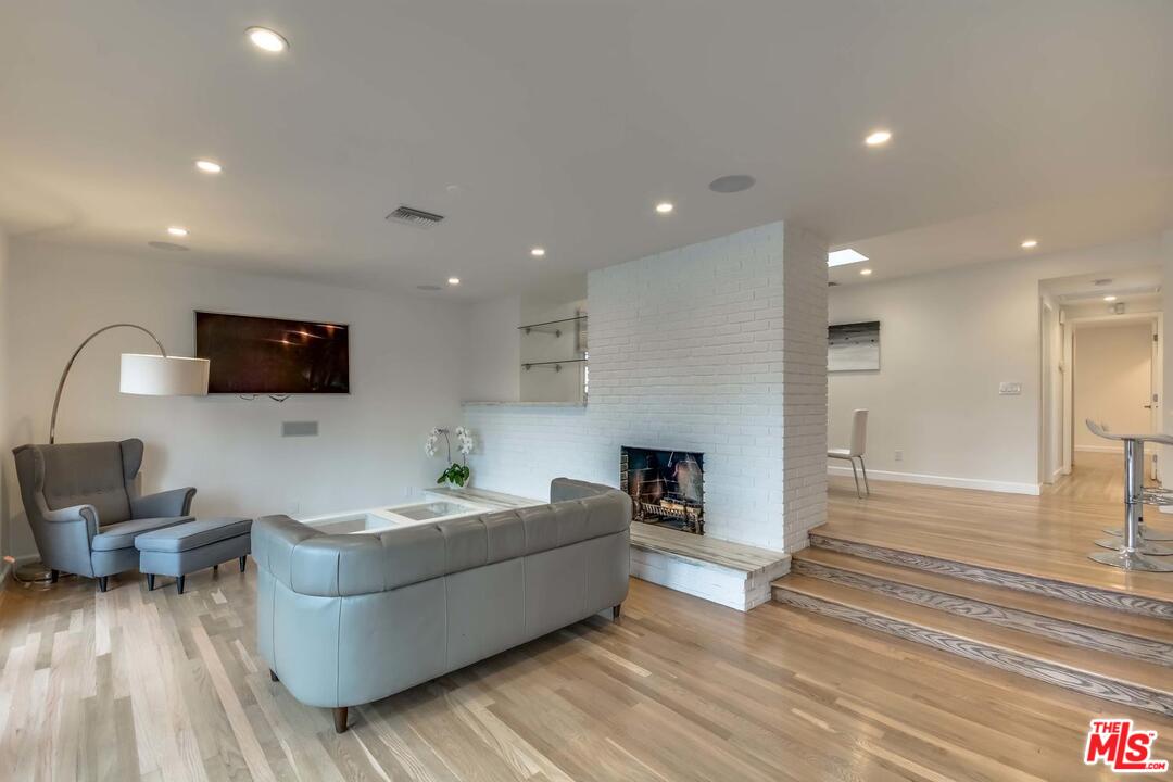 223 Waterview Street Playa del Rey, CA 90293 - Photo 4 of 50