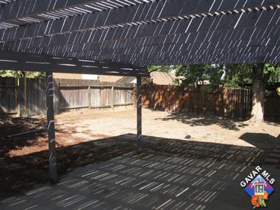 44025 Glenraven Road Lancaster, CA 93535 - Photo 4 of 5 a view of a backyard of the house