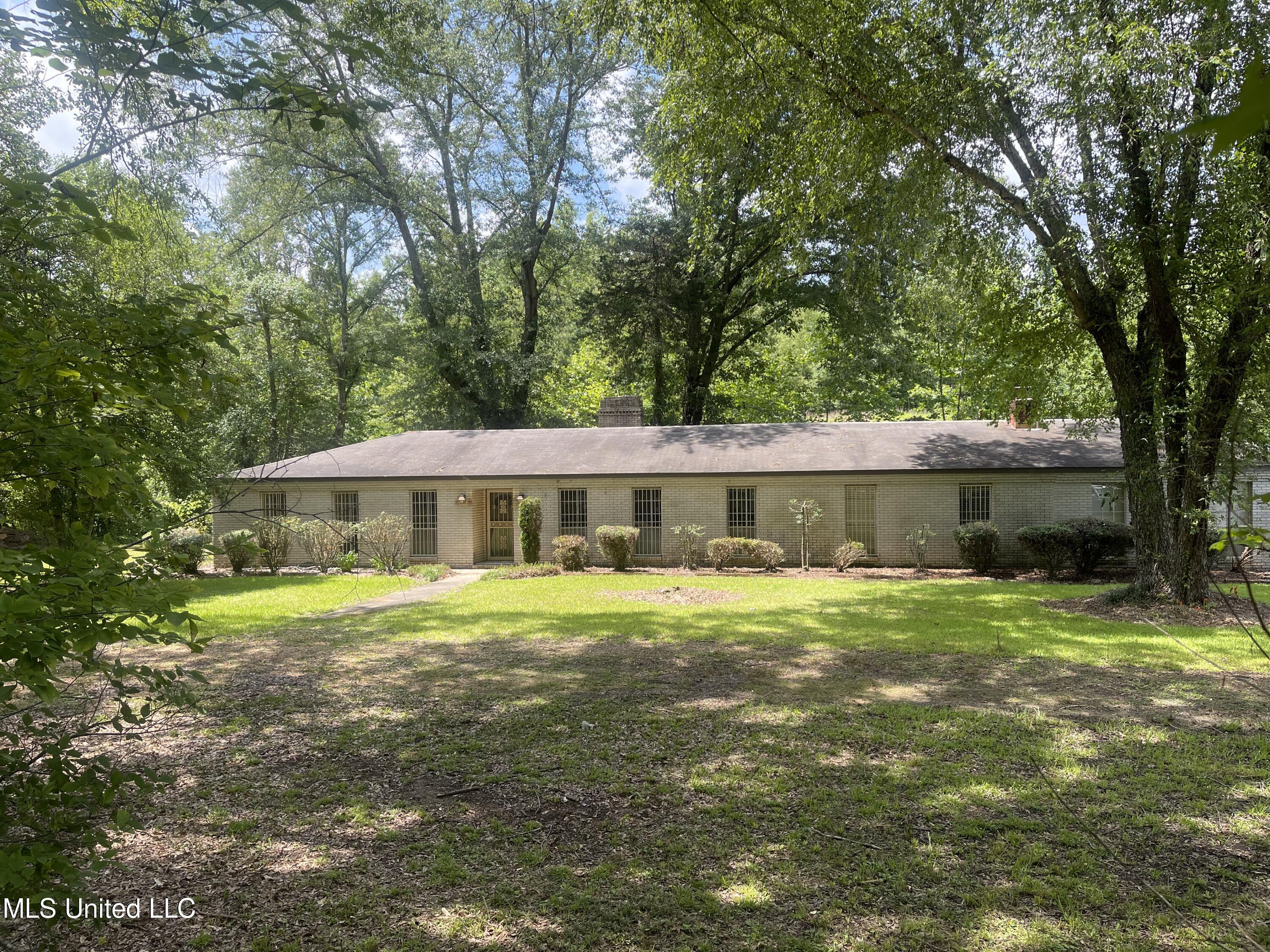 225 D E Denman Road Charleston, MS 38921 - Photo 1 of 27 Front
