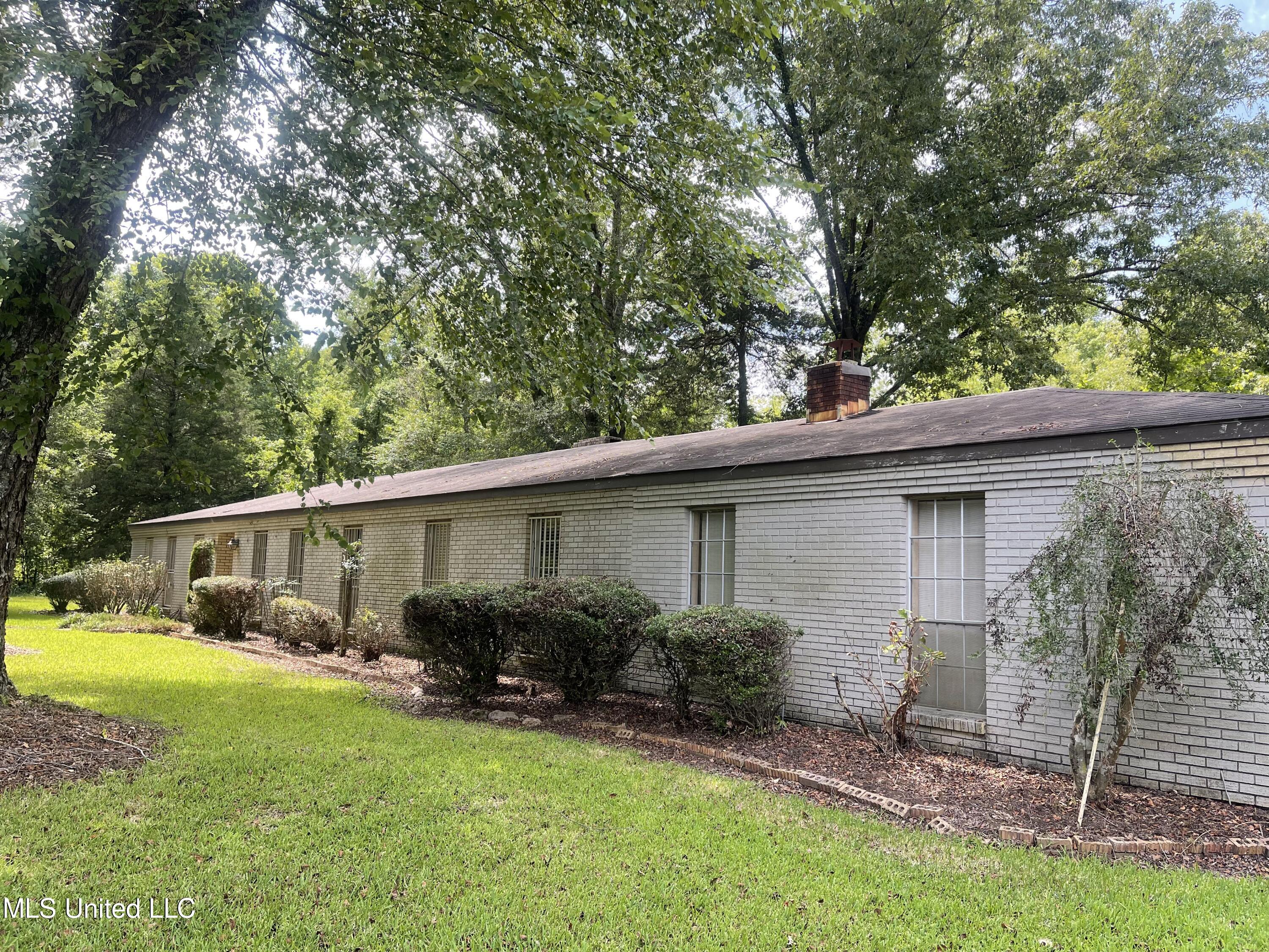 225 D E Denman Road Charleston, MS 38921 - Photo 2 of 27 Exterior 2