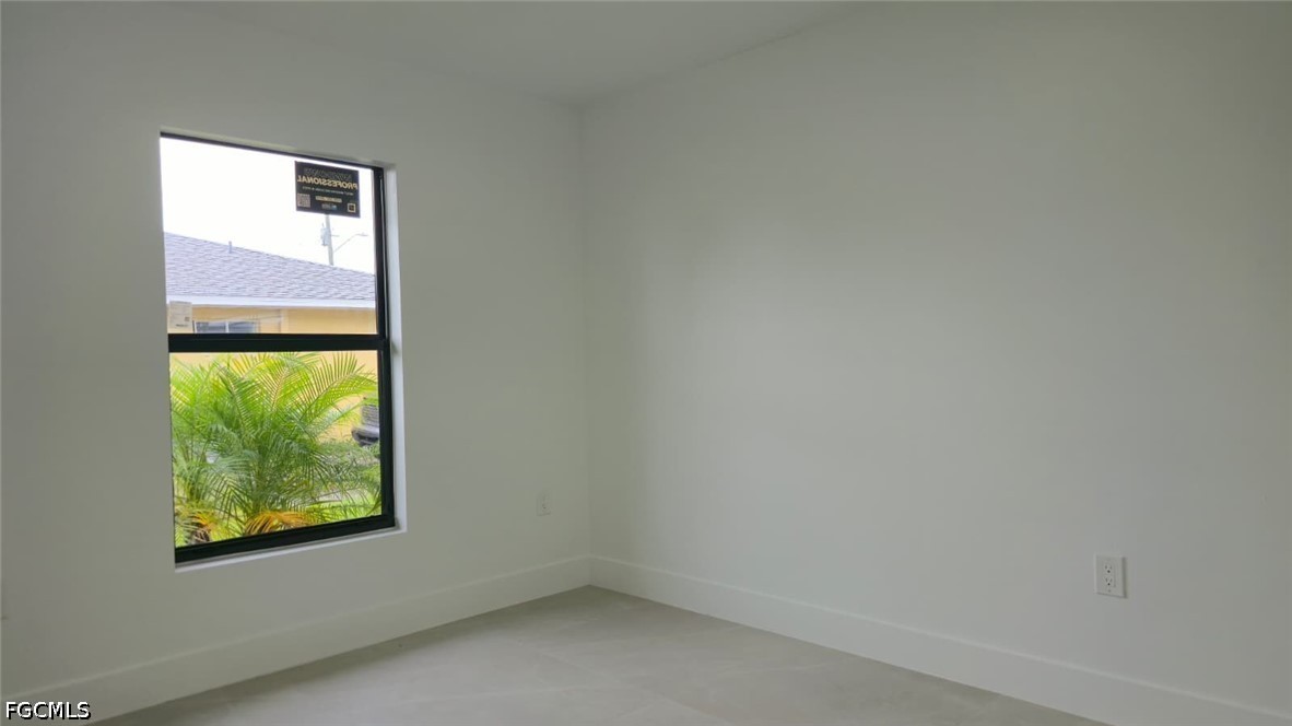 4429 26th Street Southwest Lehigh Acres, FL 33973 - Photo 8 of 16 an empty room with windows