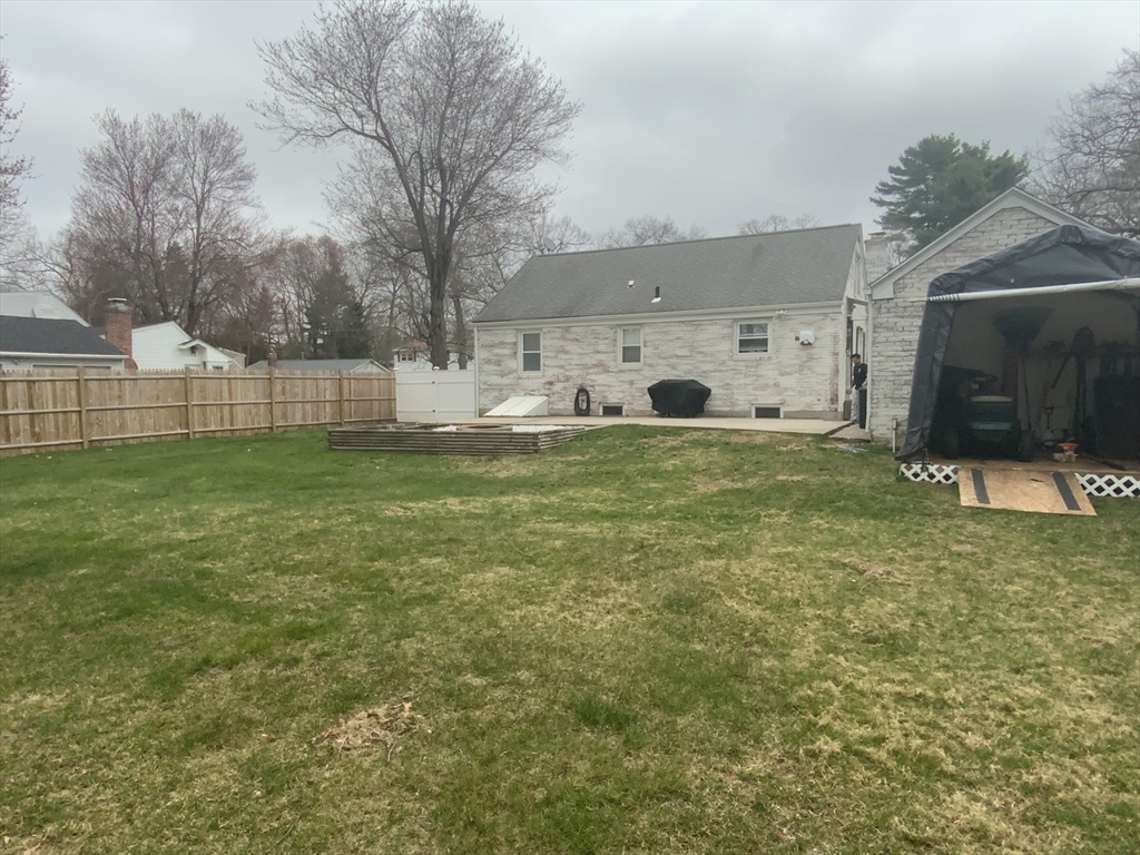 86 Peekskill Avenue Springfield, MA 01129 - Photo 16 of 18