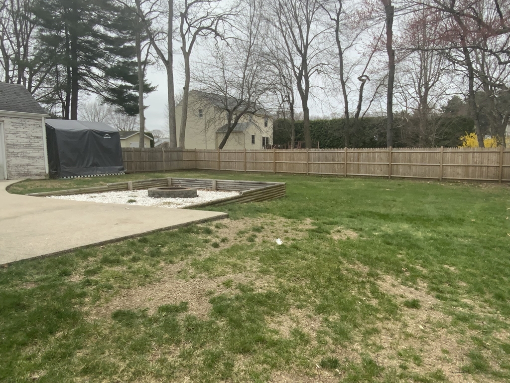 86 Peekskill Avenue Springfield, MA 01129 - Photo 17 of 18