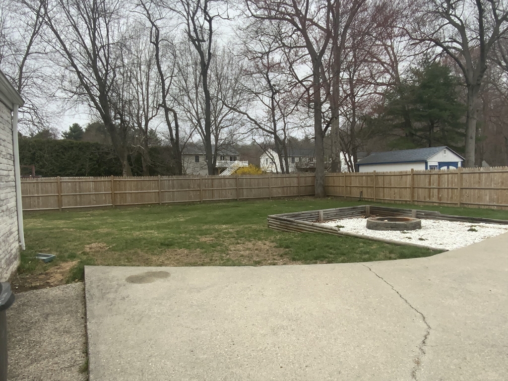 86 Peekskill Avenue Springfield, MA 01129 - Photo 18 of 18