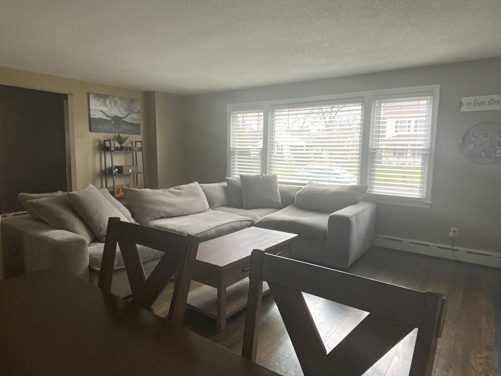 86 Peekskill Avenue Springfield, MA 01129 - Photo 5 of 18