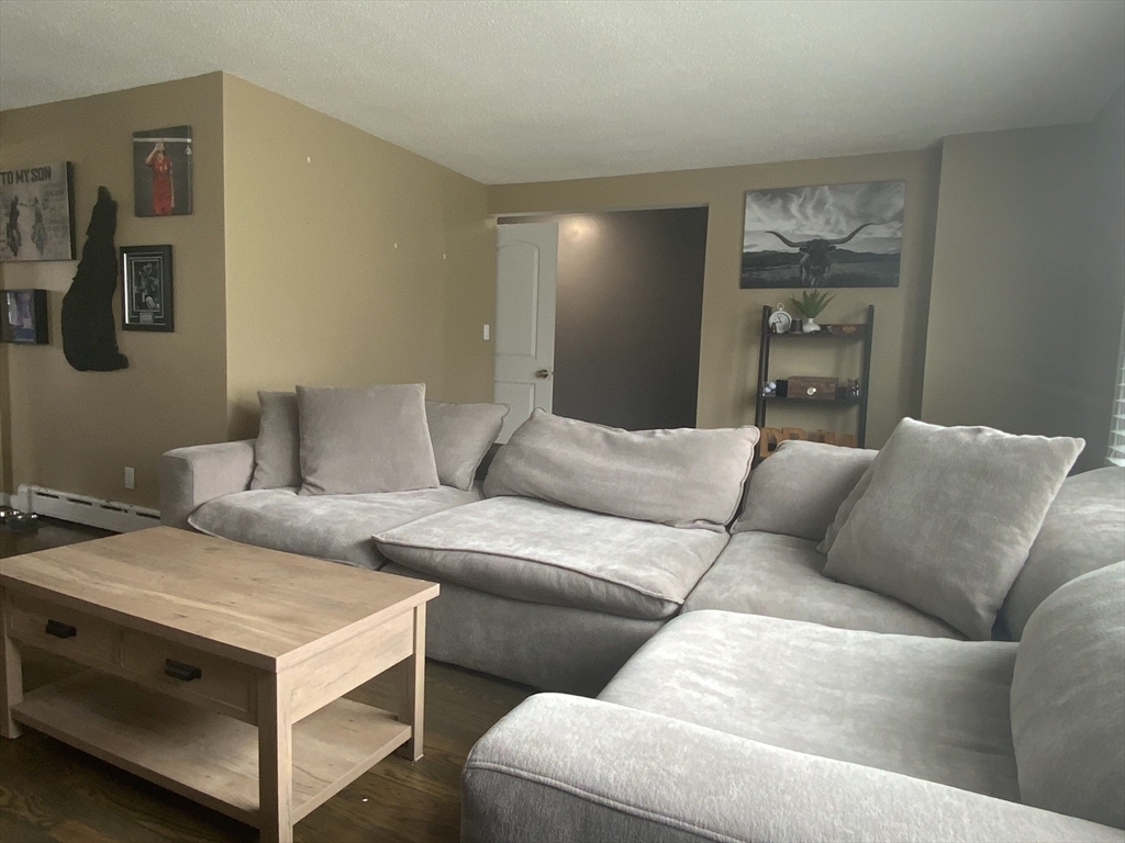 86 Peekskill Avenue Springfield, MA 01129 - Photo 6 of 18