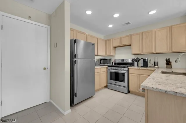 $339,999 | 39 Loch Lane, Ledgewood, NJ 07852