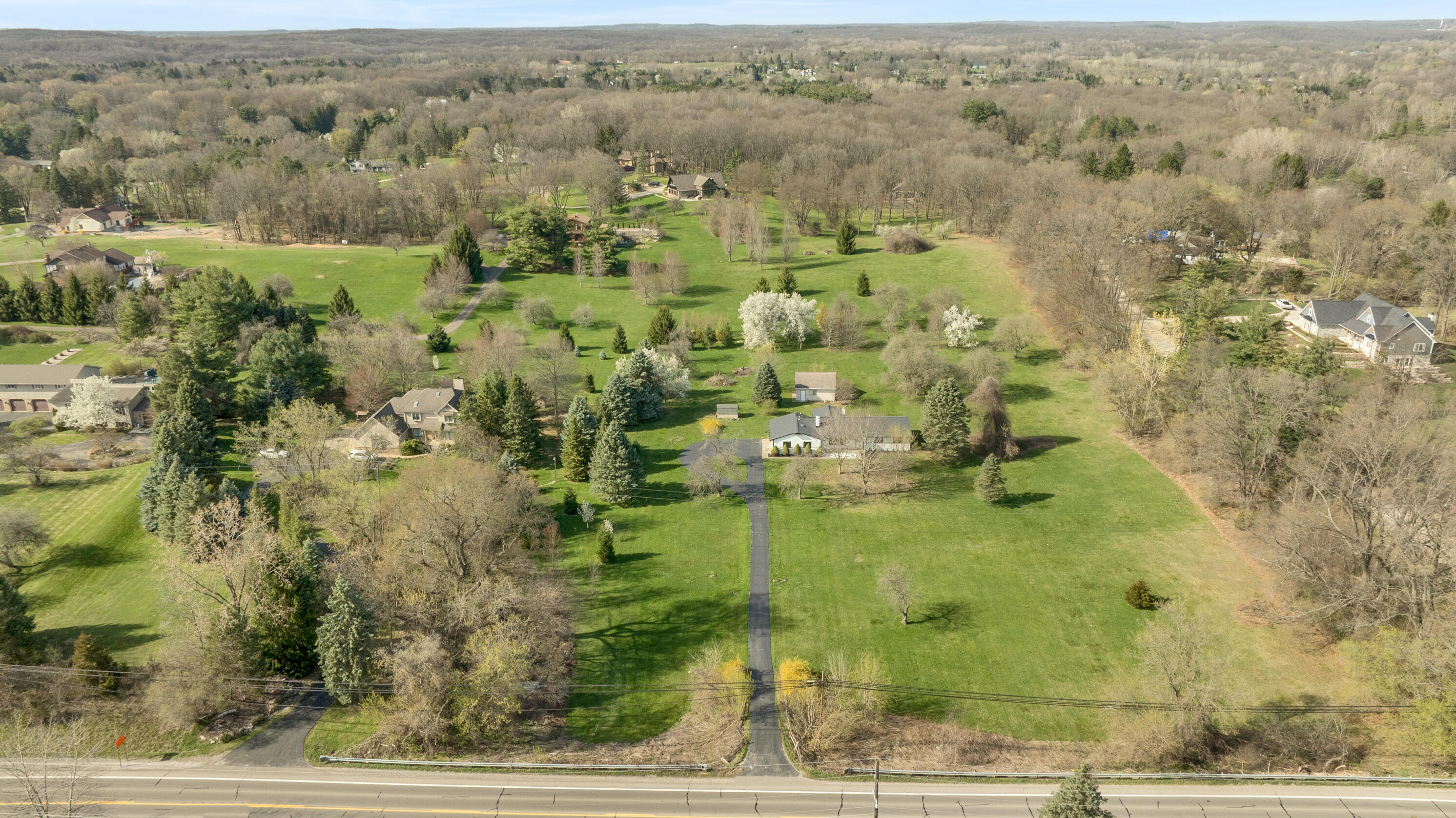 2387 East Commerce Road Milford, MI 48381 - Photo 3 of 52 066 - 2387 E Commerce - OnDemand Pix Pho