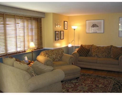 3182 Mellott Road Baldwin, PA 15227 - Photo 4 of 8 Living Room.