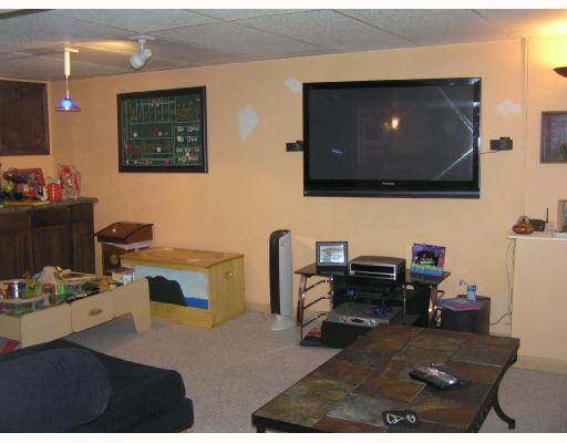 3182 Mellott Road Baldwin, PA 15227 - Photo 8 of 8 Den/Family/Great Room.