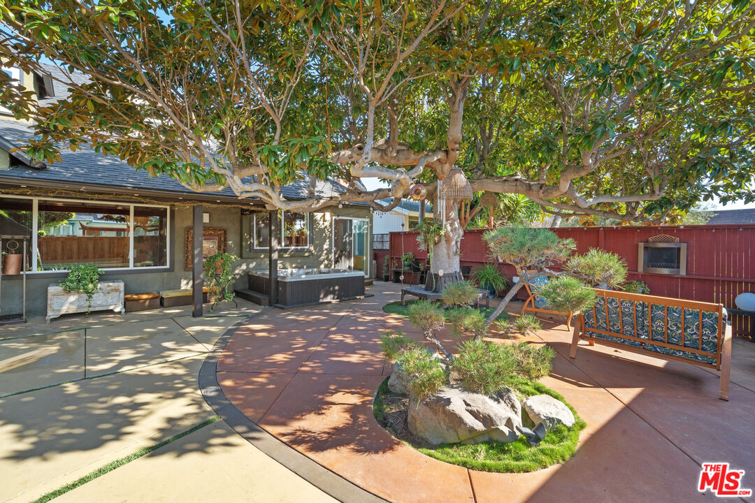 5008 Valley Ridge Avenue View Park, CA 90043 - Photo 5 of 28 a view of a chairs and tables in the patio