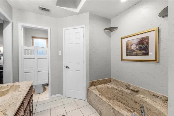 $625,000 | 826 Lake Forest Court, Grapevine, TX 76051