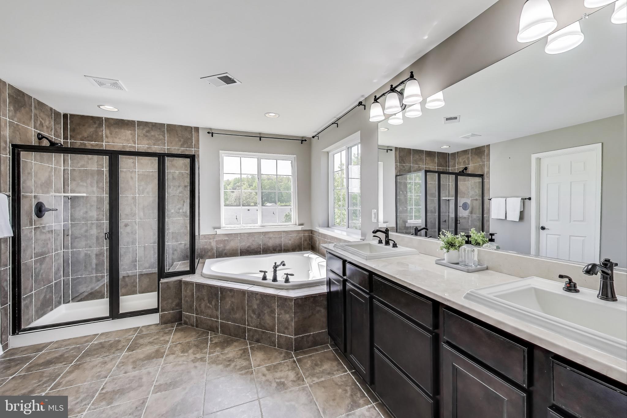 5701 Wink Way Woodbridge, VA 22193 - Photo 24 of 45 a bathroom with a tub a sink and a large mirror