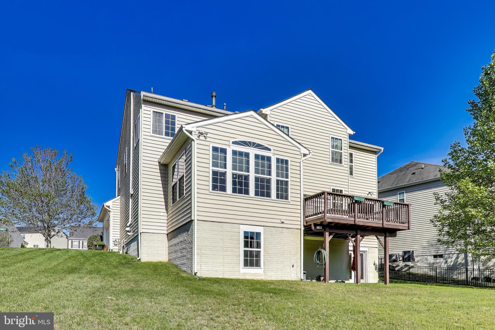 5701 Wink Way Woodbridge, VA 22193 - Photo 41 of 45 a front view of a house with a garden