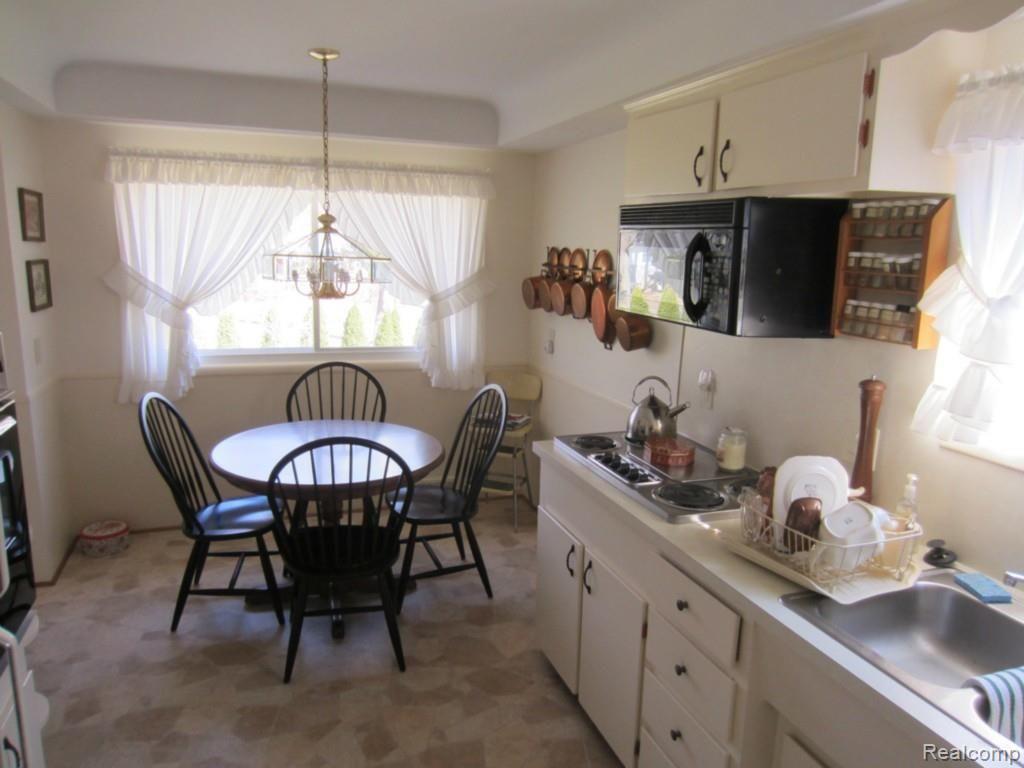 28344 Farmington Road Farmington, MI 48334 - Photo 2 of 20 IMG_2139.jpg