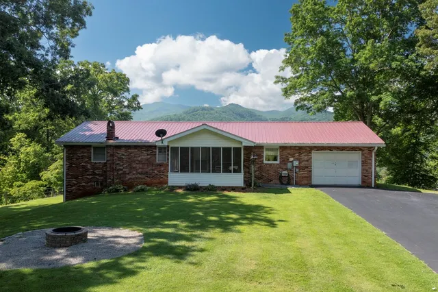 $545,000 | 16 Lois Lane, Hayesville, NC 28904