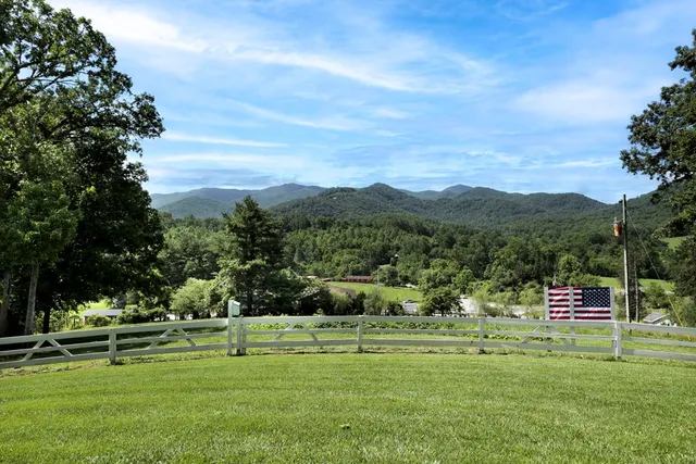 $545,000 | 16 Lois Lane, Hayesville, NC 28904